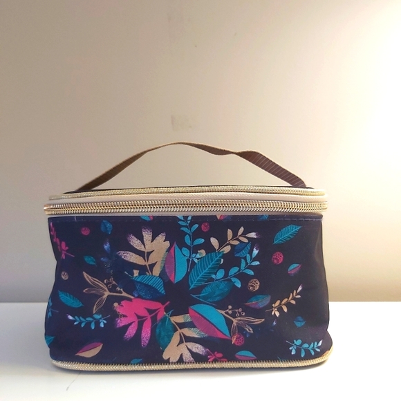 Make-up bag - Picture 1 of 5